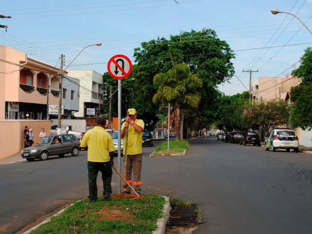  - Prefeitura instala placas de  proibido retornar na Av. Tiradentes 