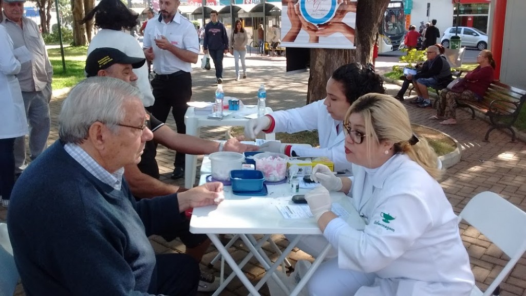 Saúde - Saúde na Praça da ADSB presta mais de 400 procedimentos 