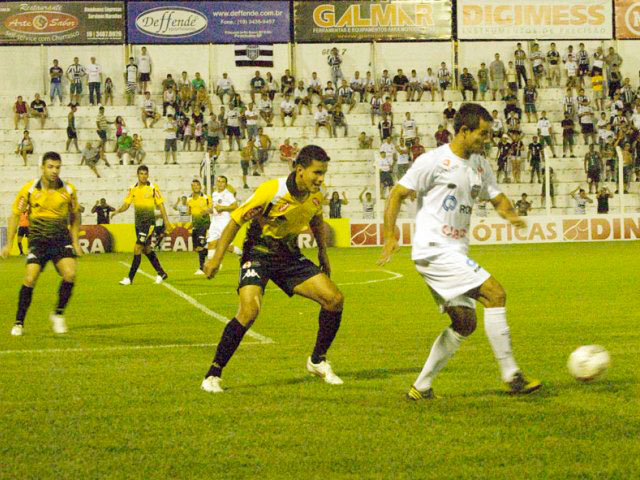 Esporte - União Barbarense não marca no 1º tempo e Walter salva no 2º