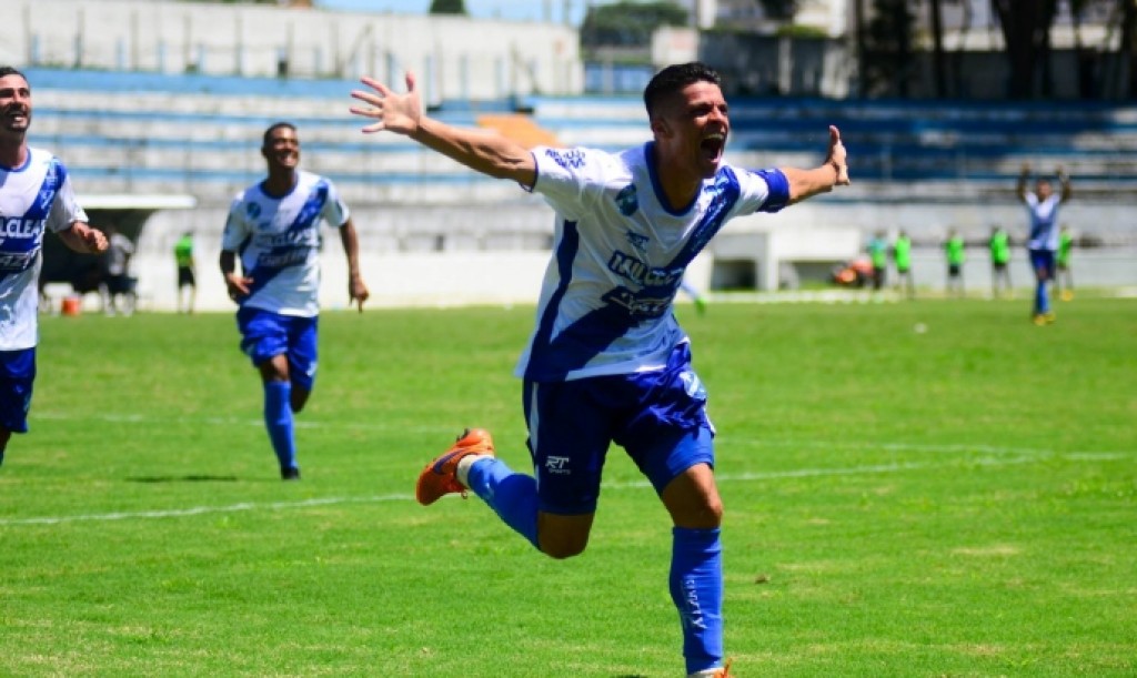 Esporte - União cria chances, perde gols e o jogo