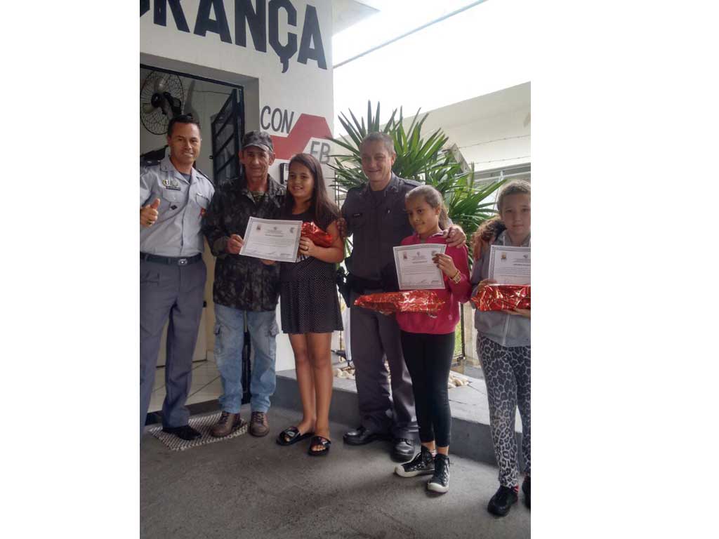 Educação - Alunos do Jardim Europa participam de projetos sociais na Base Comunitária da PM
