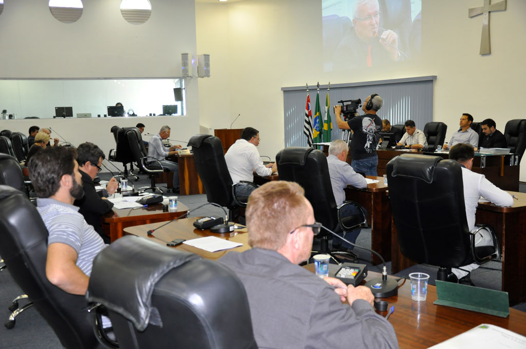 Política - Vereadores querem mais atenção de secretários 