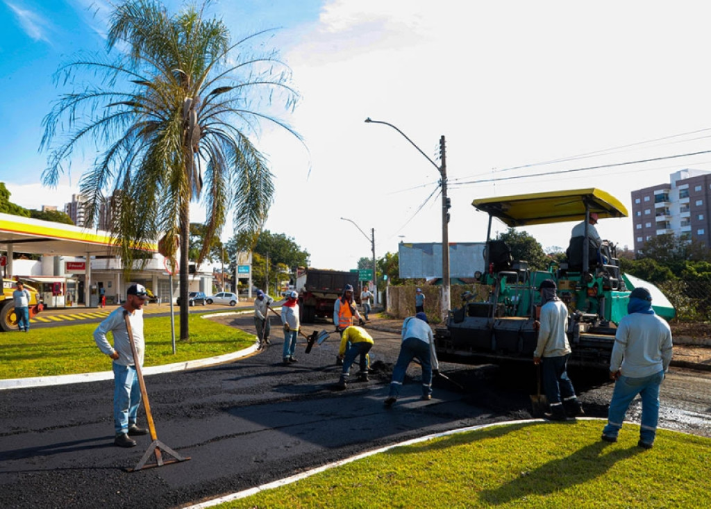 Cidades - Prefeitura executa fresagem e recapeamento de trecho da Avenida Tiradentes próximo à Avenida Pérola Byington