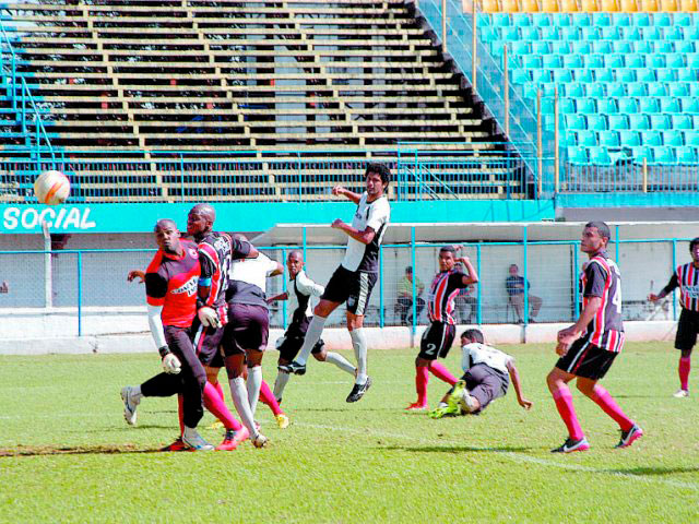 Esporte - Reservas vencem jogo-treino e mais dois são dispensados