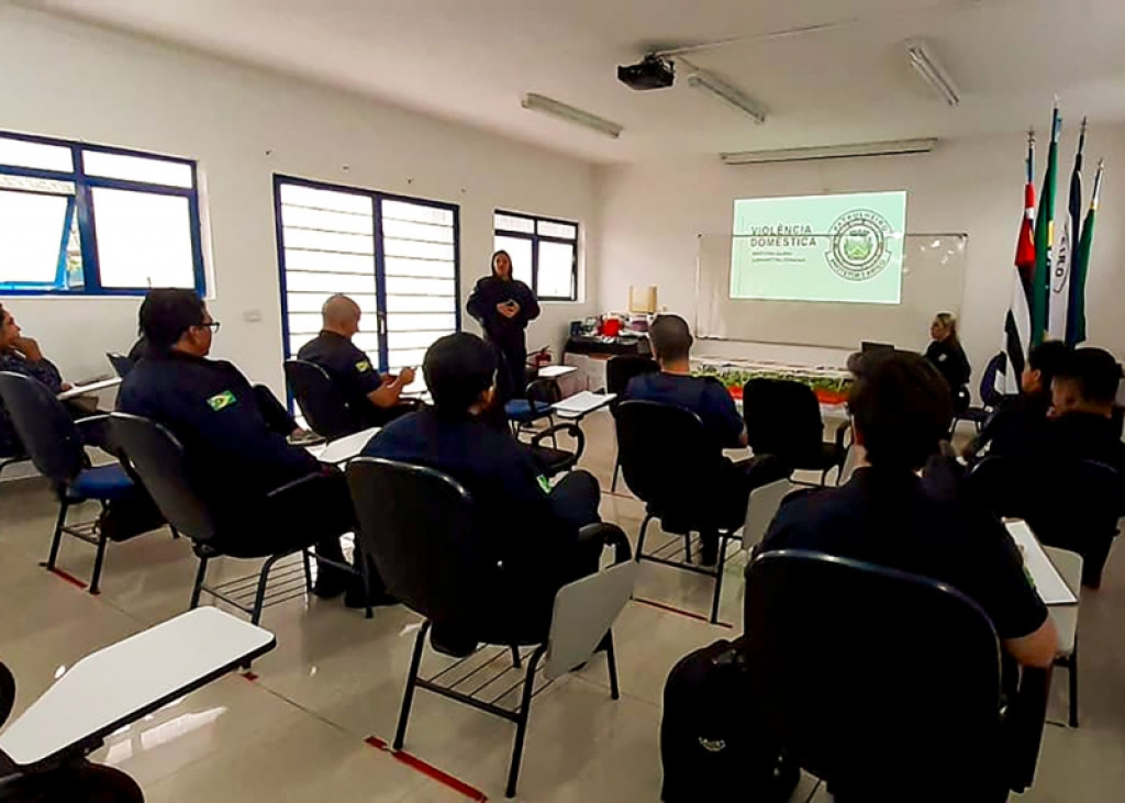 Cidades - Margarida vai à Escola:  Conselheiras e guardas participam de   capacitação para montar projeto de   prevenção a violência doméstica