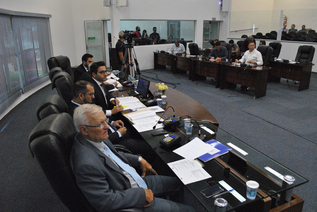 Política - Vereadores aprovam dois projetos do Executivo 