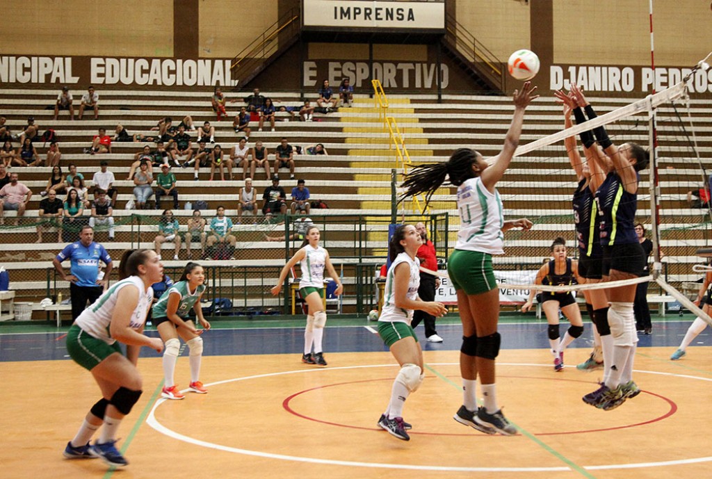 Esporte - Copa Estadual: Volei Feminino de SB vence de novo