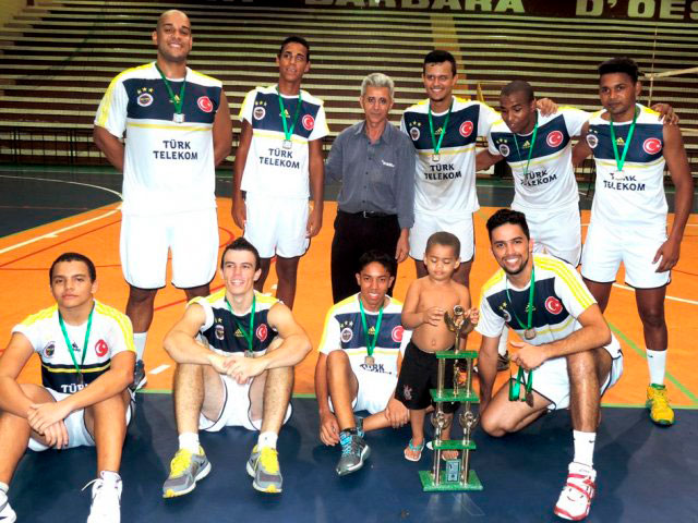 Esporte - Fenerbahce vence torneio de vôlei