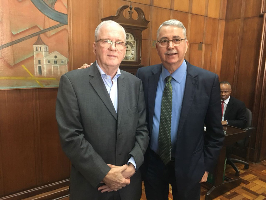 Política - Sardelli discute com secretário vagas para UTI pediátrica