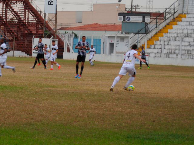 Esporte - Sub-20 União vencia XV por 2x0, sofre apagão e perde 