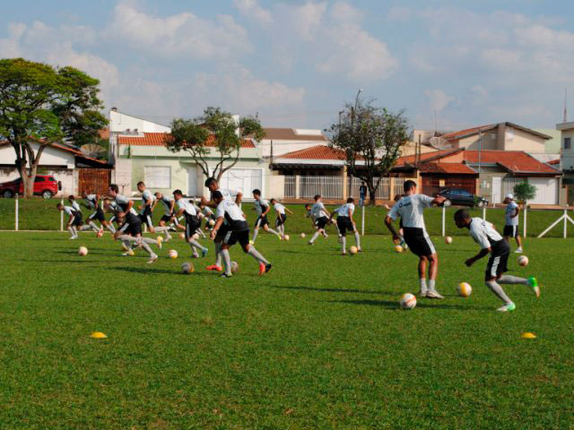 Esporte - União Barbarense: Peixoto irá analisar jogadores em quatro jogos