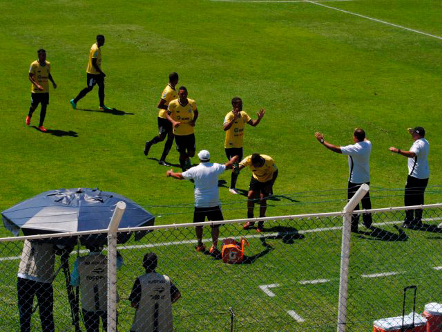 Esporte - União Barbarense não amarela e vence o São Caetano no ABC: 2x0