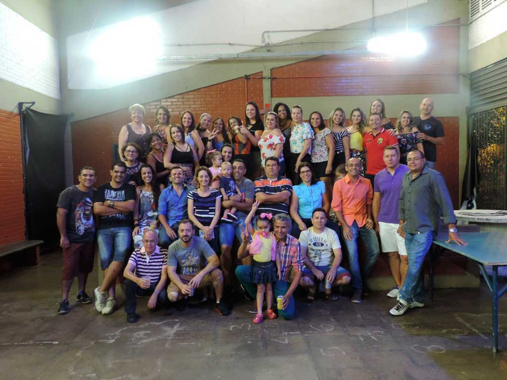 - Encontro de ex-alunos e amigos da Escola Neuza reúne 40 pessoas