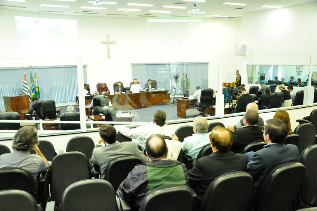 Política - Vereadores aprovam cinco projetos 