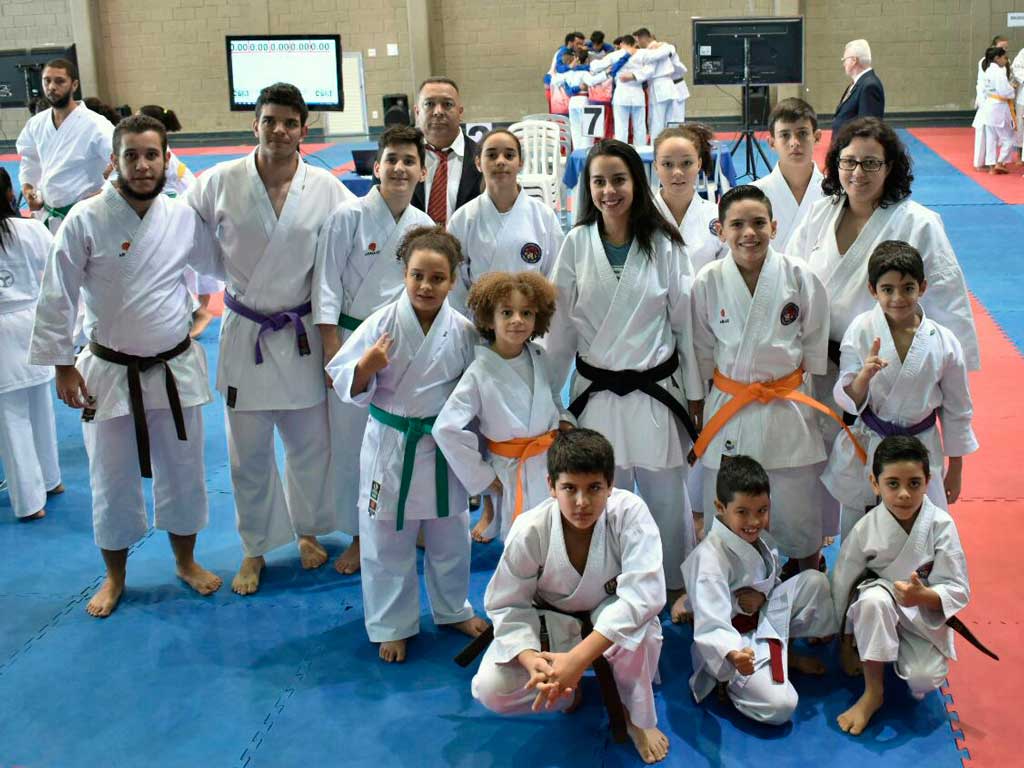 Esporte - 24 medalhas conquistadas pelo Karatê