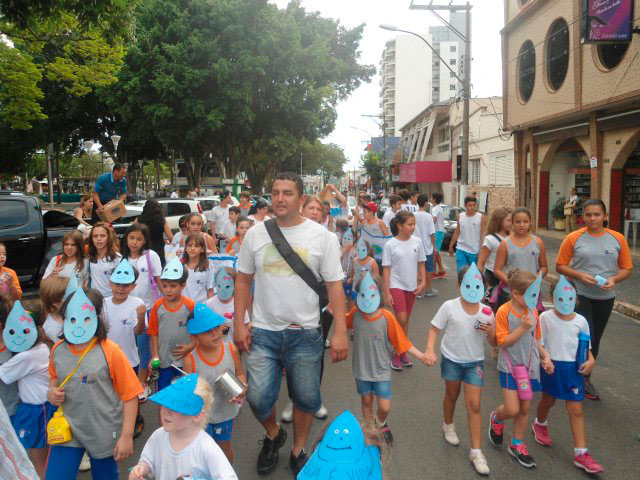 Educação - Colégio Pilares comemora com passeata Dia Mundial da Água