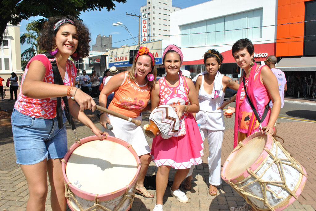 Foto Do Dia - Um Mundo sem Feminicídio - Solidariedade - Subir - Resistir e Unir!