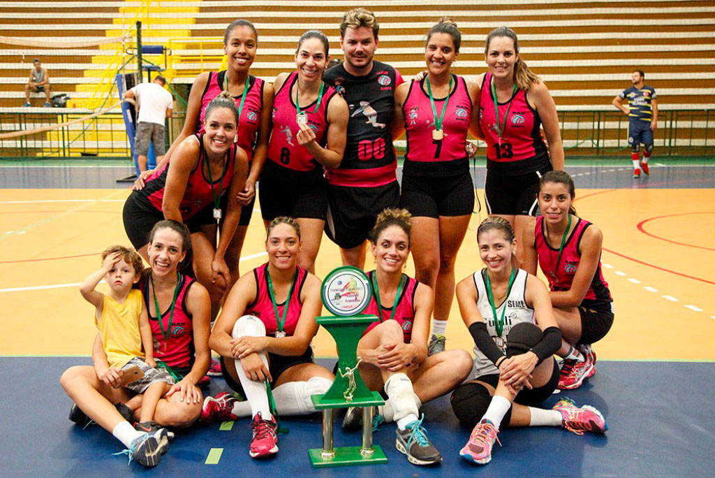 Esporte - Fenerbahce e Bad Girls vencem Torneio de Férias