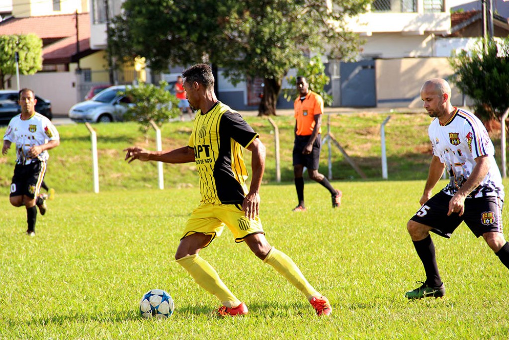 Esporte - São Fernando, Areião e Jd. Brasília largam na frente no Veteranos