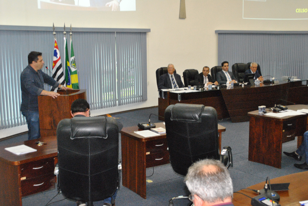 Política - Vereadores aprovam projeto que proíbe fogos com barulho em SB