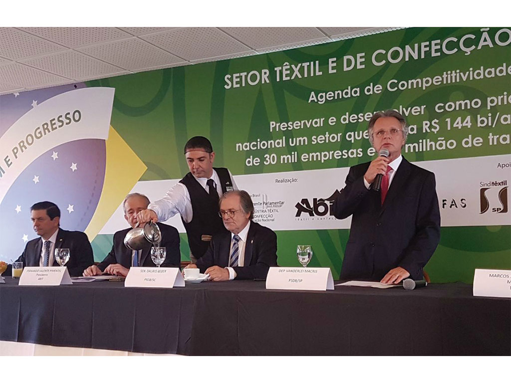 Política - Macris anuncia que PSDB firma posição contra urgência do projeto da reoneração