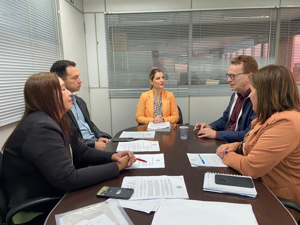 Cidades - Reunião discute alterações no   porta a porta e no passe livre