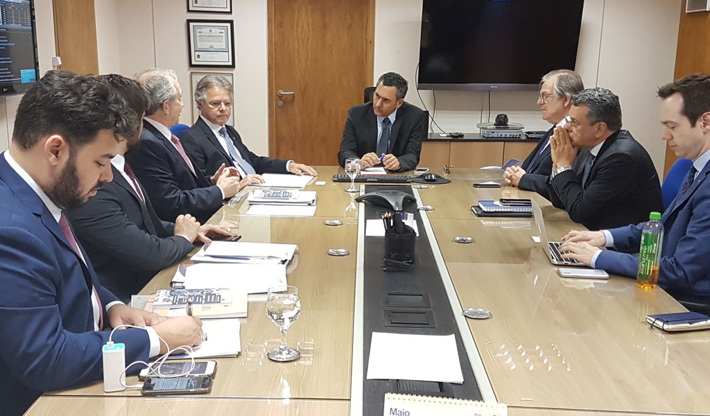 Política - Ministro da Fazenda garante desoneração para setor Têxtil e da Confecção