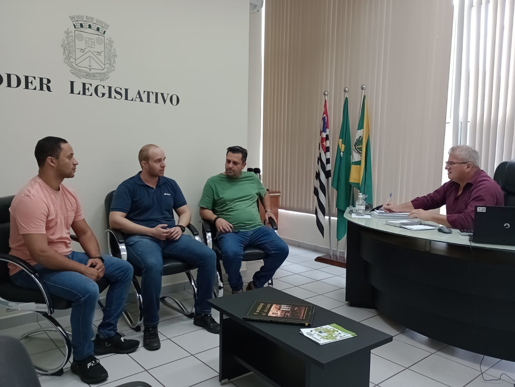 Cidades - Presidente, vice e vereador se reúnem com coordenador do IBGE