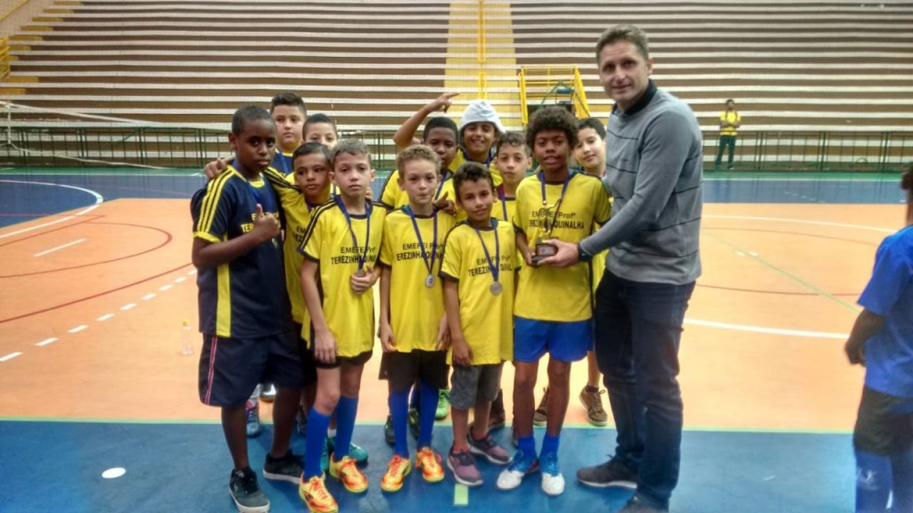 Esporte - CAIC Irmã Dulce e EMEFEI Zelo vencem futsal dos Jogos Escolares 