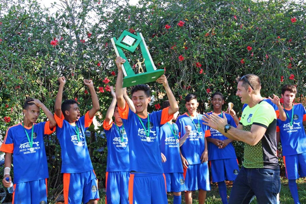 Esporte - Império da Bola e Gaviões são os primeiros campeões da Base 