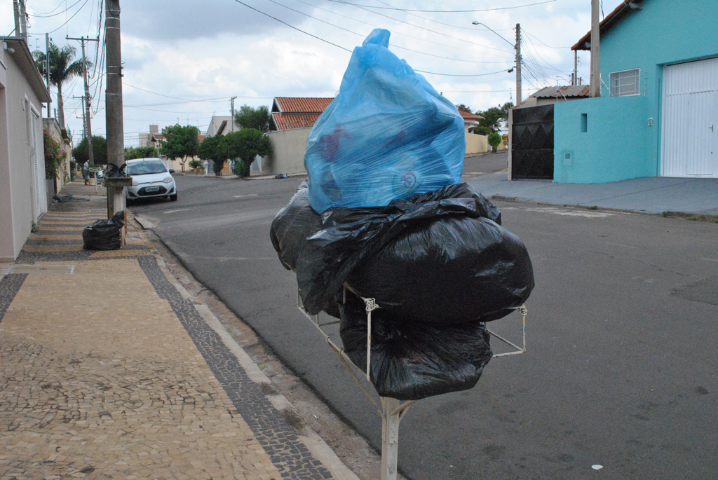  - Coleta de lixo atrasa e Prefeitura afirma adequação operacional