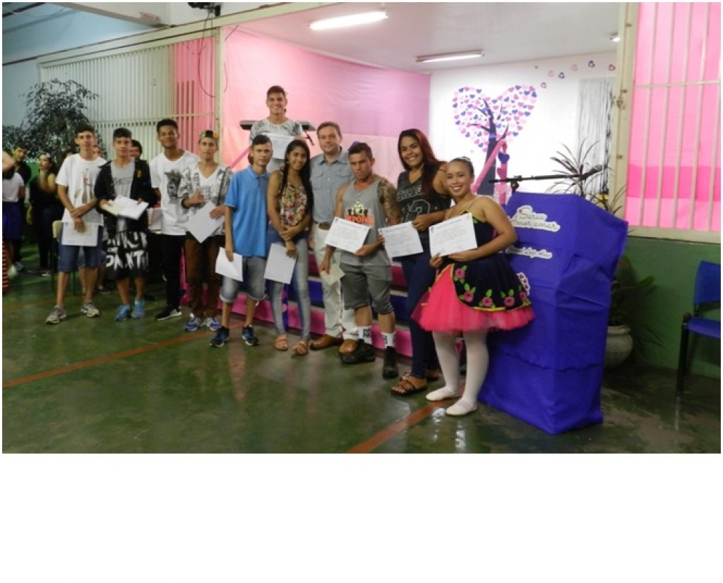 Educação - Escola Coronel realiza 1º Sarau e homenageia voluntários do PSF