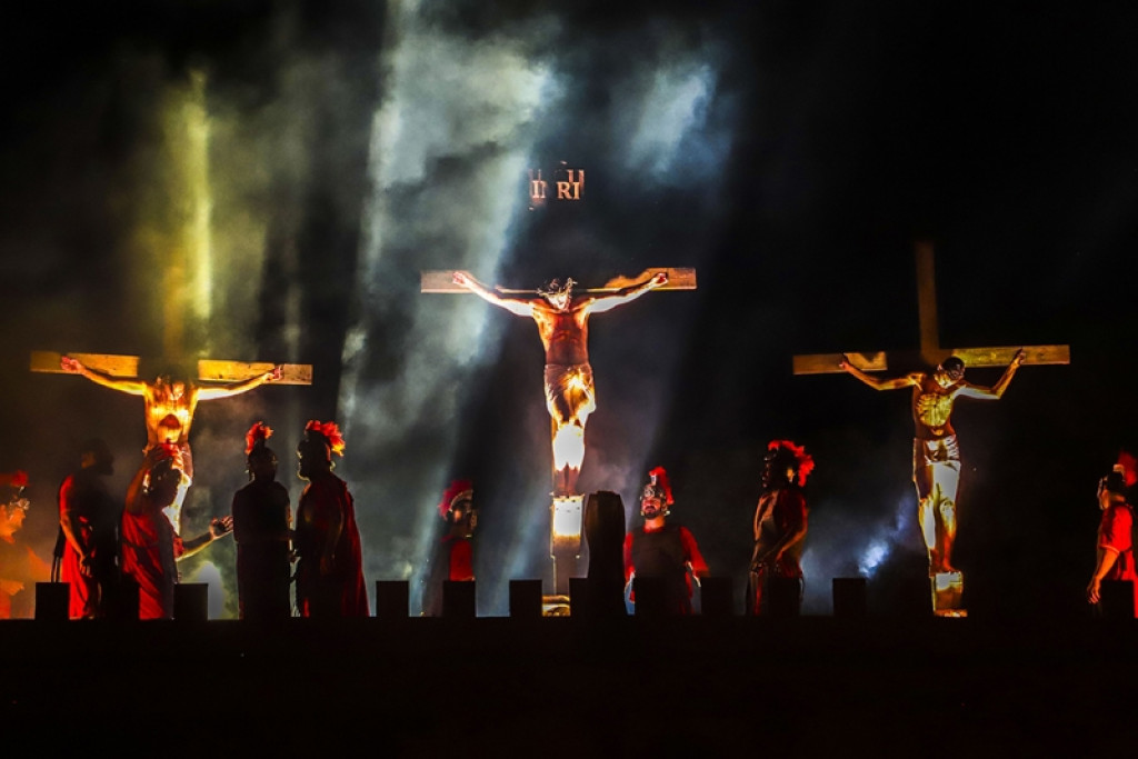 Cidades - Espetáculo Via Crucis é sucesso e emociona o público em 2023