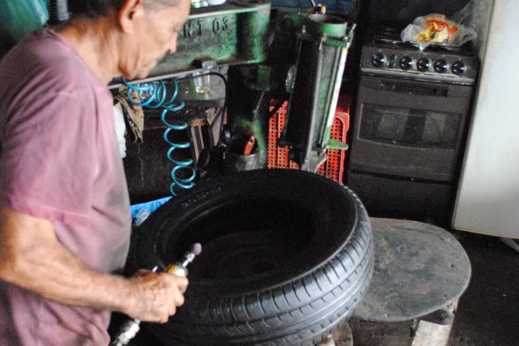 Política - PL reduz tamanho de terreno para borracharias e lavadores de veículos