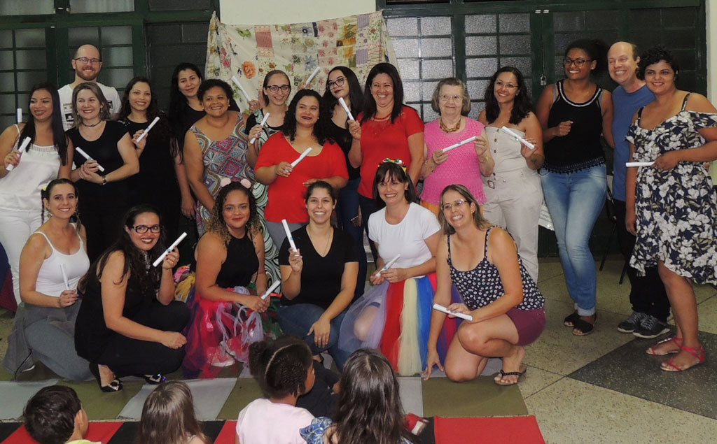 Cultura - Curso Encanta Conto tem encerramento com contação de histórias