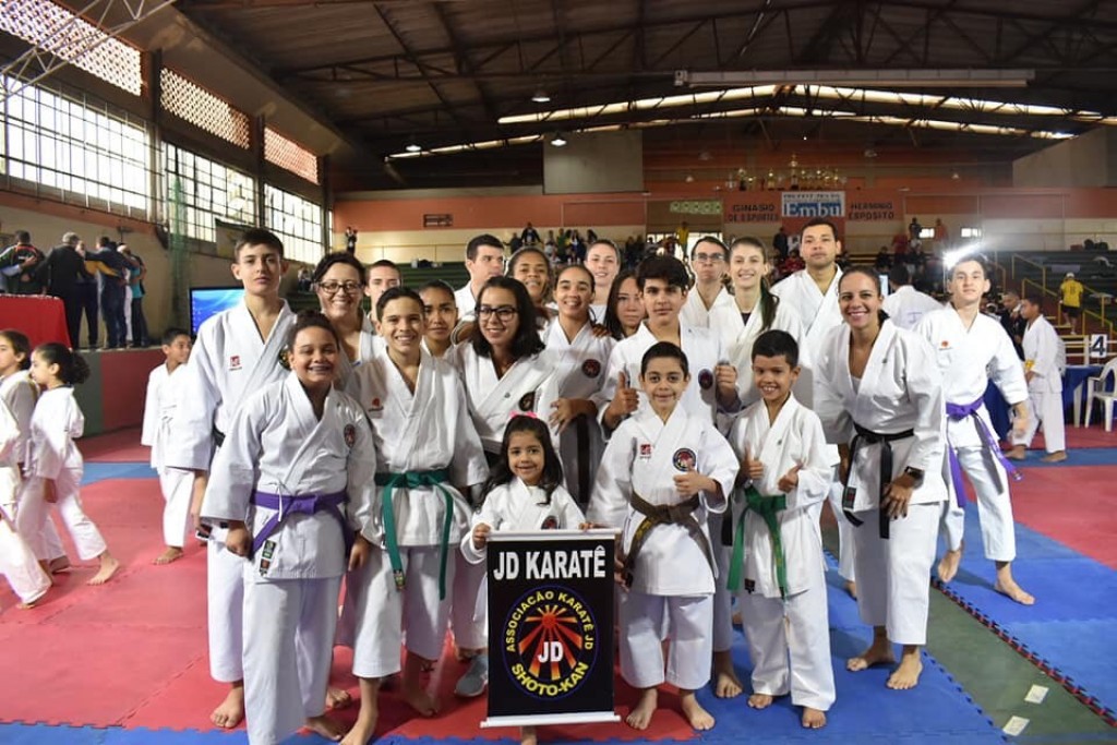 Esporte - Karatê de SB conquista 31 medalhas em Embú