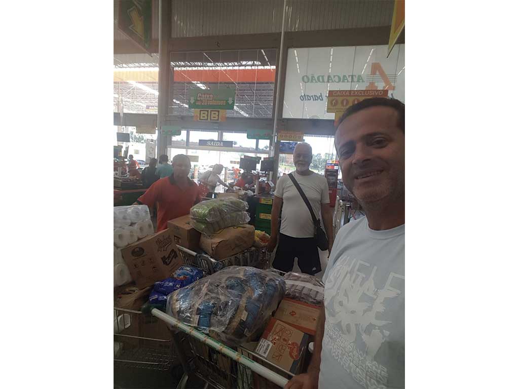 Esporte - Torcedor faz doações de alimentos ao União