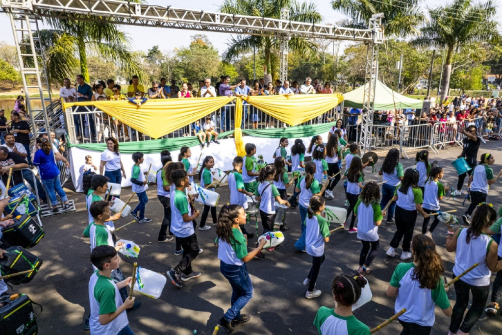 Cidades - Desfile de Sete de Setembro de Santa Bárbara abre inscrições