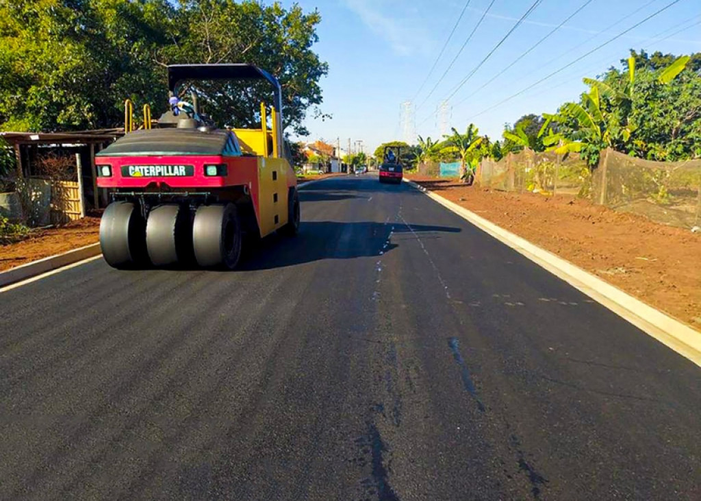 Cidades - Trecho da Rua Antonieta da Conceição Cruz recebe novo asfalto