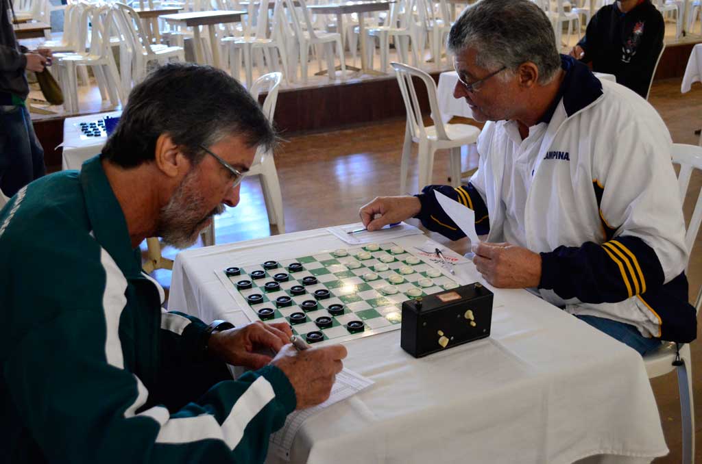 Esporte - Jogos Regionais: Tênis masculino estreia hoje contra Valinhos