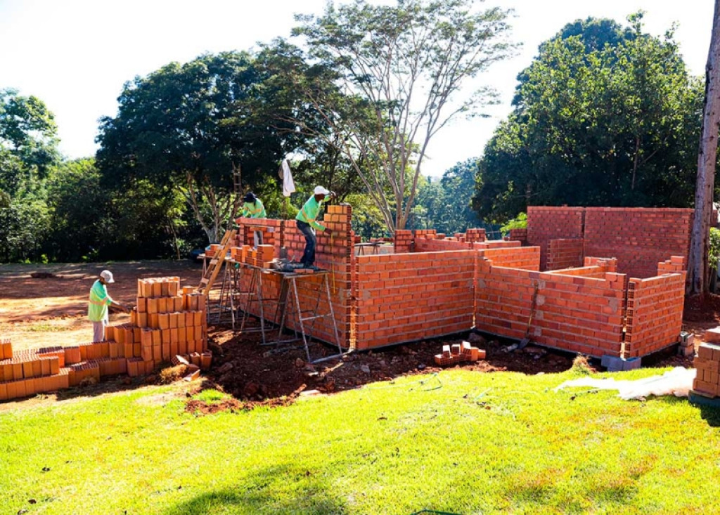 Cidades - Construção do Centro de Equoterapia avança em Santa Bárbara