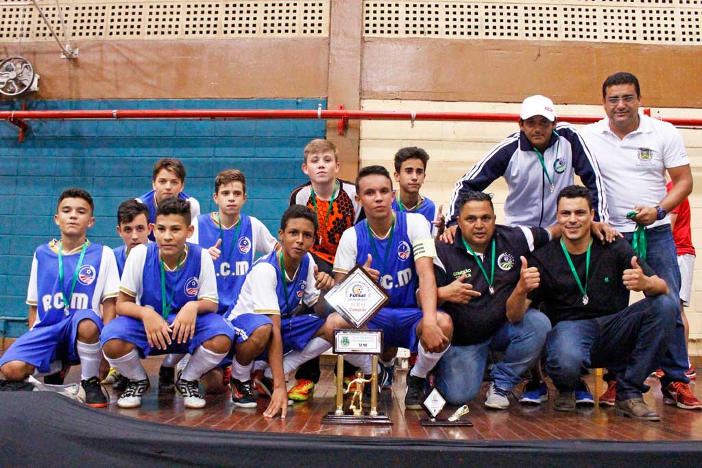 Esporte - Futsal  Gaviões  e Carioca goleiam na decisão do sub 8 e sub-10