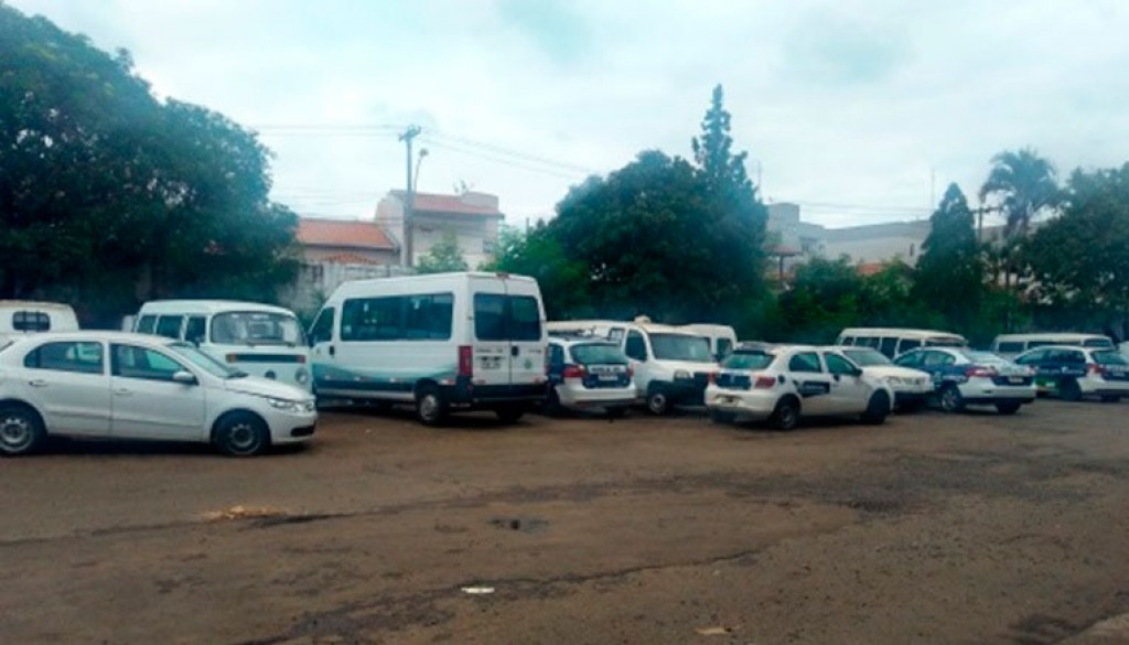 Política - Dois vereadores querem saber sobre situação de veículos da Prefeitura 