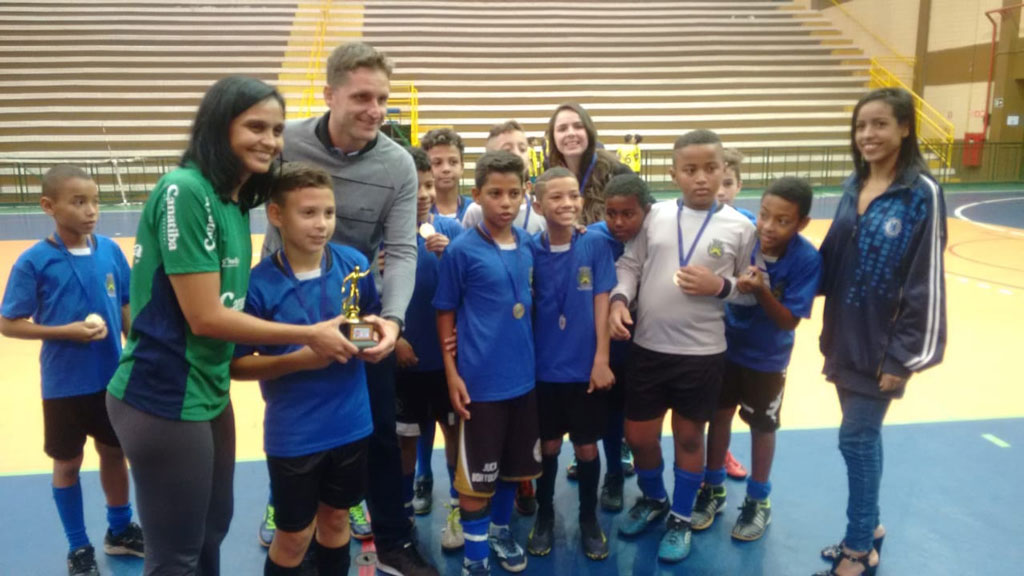 Esporte - CAIC Irmã Dulce e EMEFEI Zelo vencem futsal dos Jogos Escolares 