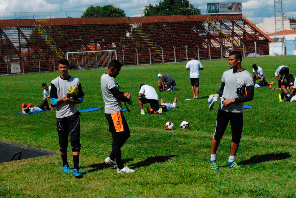 Esporte - União: Sem falar com a imprensa, jogadores seguem treinando