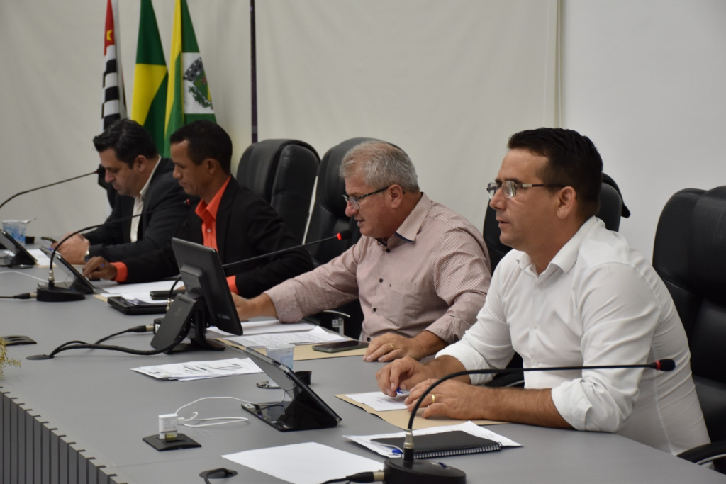 Cidades - Mesa apresenta projeto para   antecipar Palavra Livre da Câmara