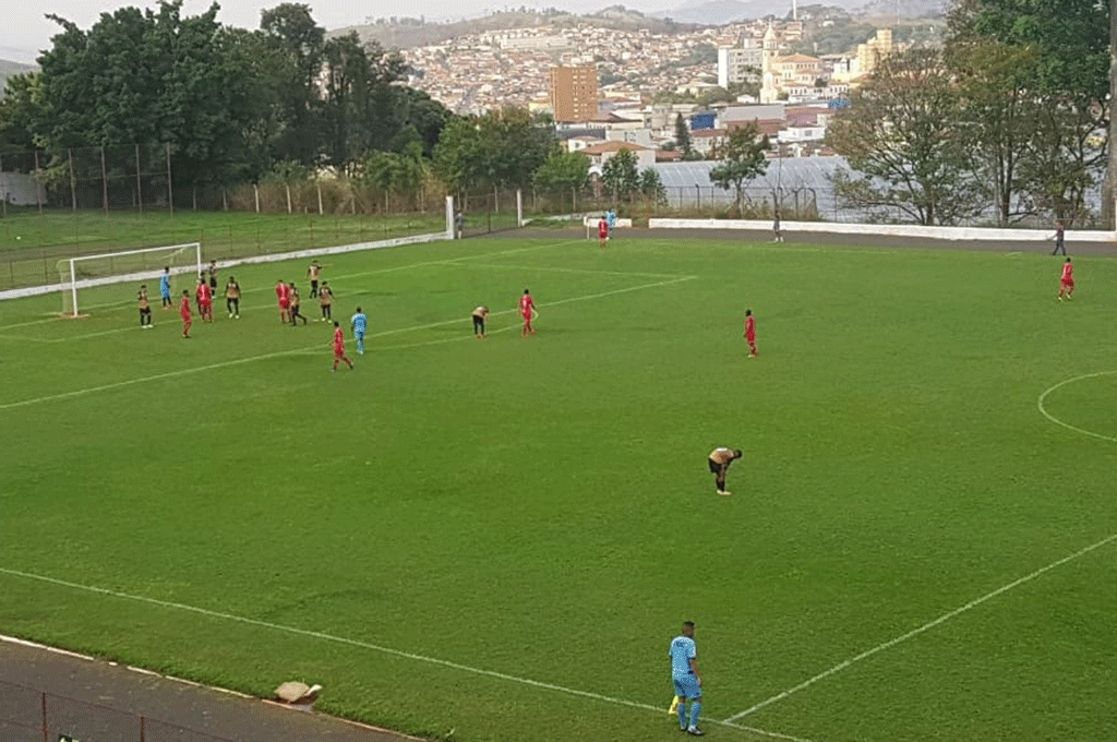 Esporte - Sub-20 perde em Itapira e pode se despedir no sábado