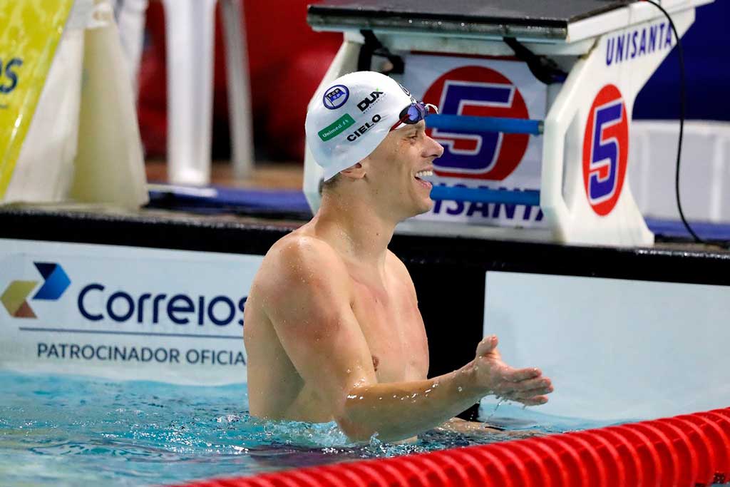 Esporte - Cesar Cielo volta a vencer os 50m livre