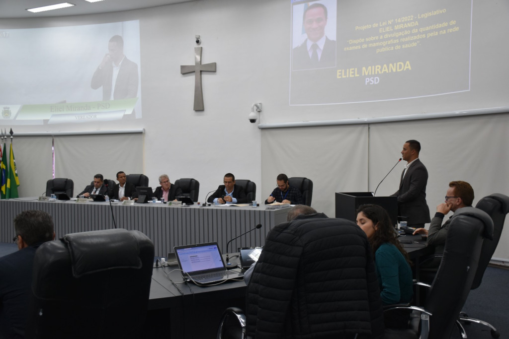 Cidades - Aprovada revogação de  reajuste a vereadores