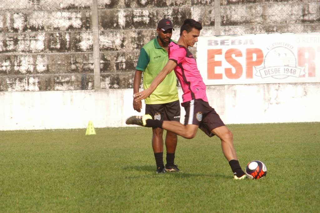 Esporte - Brito treina finalizações em busca de gols